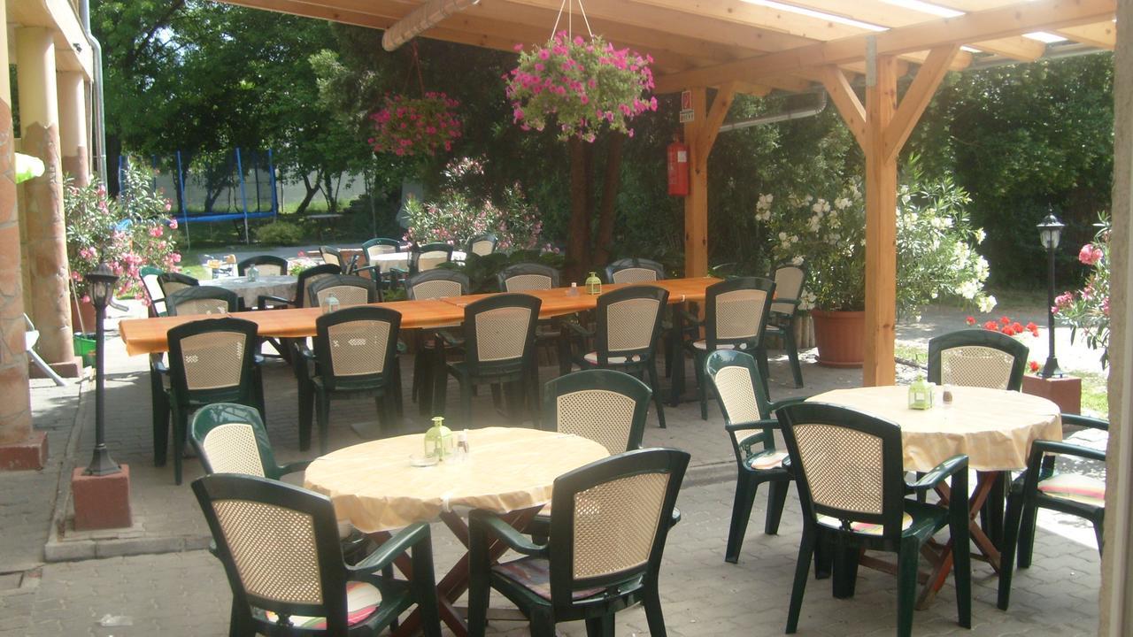 Pápa Harsfavirag Vendeghaz B&B 외부 사진