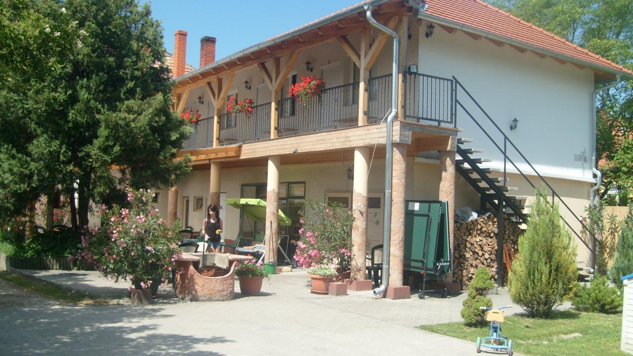 Pápa Harsfavirag Vendeghaz B&B 외부 사진